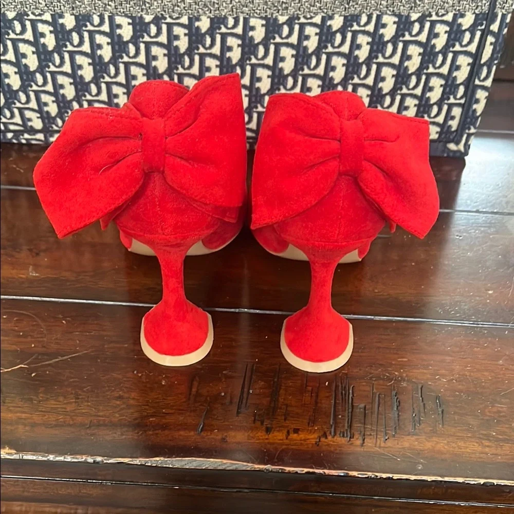 Women's Red Bow Heels - Picture 3 of 3